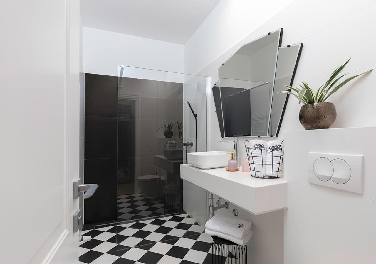 Pierrot & Pierrette Apartment ซาเกร็บ ภายนอก รูปภาพ
